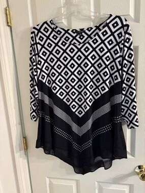 Alfani Black & White Geometric Tunic Top